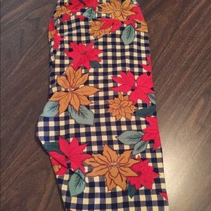 LulaRoe leggings - Christmas poinsettia gingham